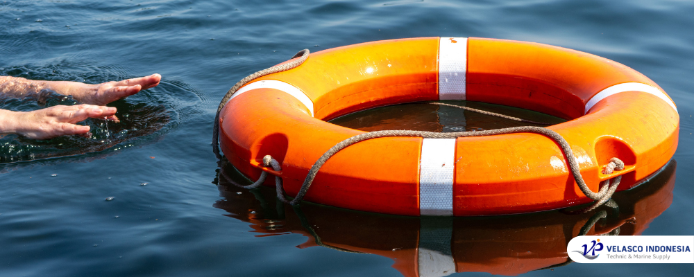 ring buoy alat keselamatan kapal
