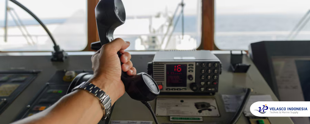 Pentingnya VHF Radio Dalam Komunikasi Kapal
