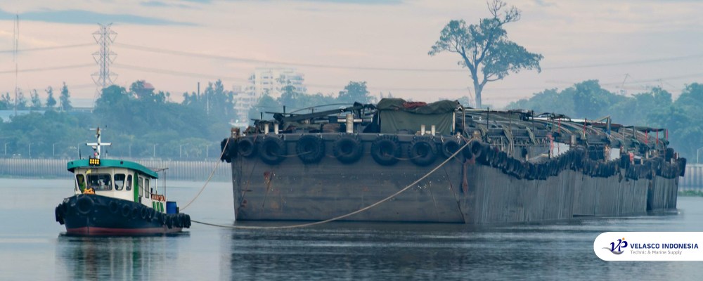 Mengenal Kapal Tongkang, Tulang Punggung Transportasi Laut untuk Muatan Berat