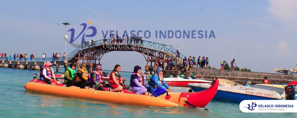 Bermain Air di Pulau Tidung dengan Pelampung di Kepulauan Seribu