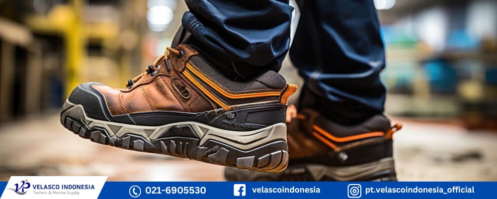 Model Sepatu Safety untuk Pekerja Kapal